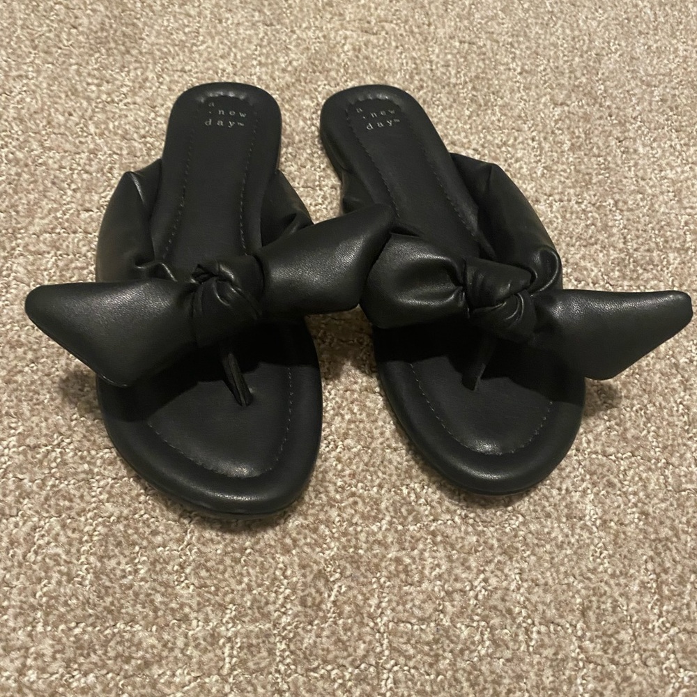 Target A New Day size 8.5 black sandals with bow
